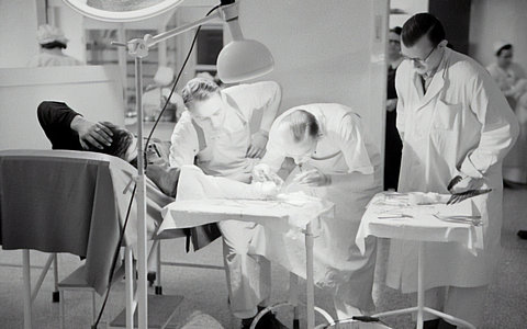 中國手術(shù)機器人行業(yè)發(fā)展環(huán)境及趨勢預測