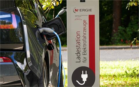 廣東深圳光明區(qū)：2025年實(shí)現(xiàn)高速服務(wù)區(qū)快充站全覆蓋