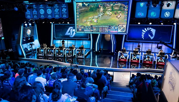 中國(guó)電競(jìng)行業(yè)發(fā)展機(jī)遇與挑戰(zhàn)