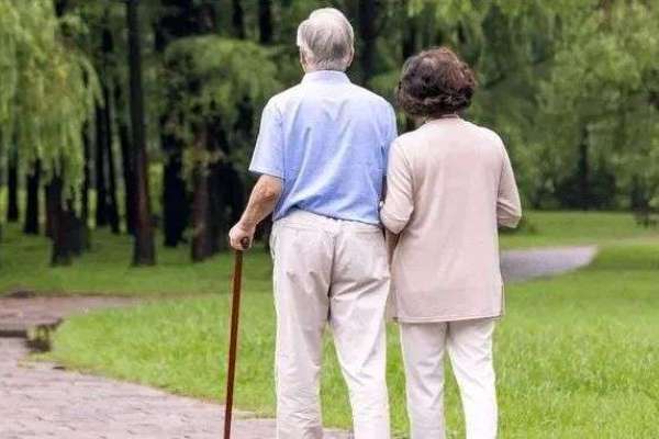 《上海市人民政府關(guān)于完善老年綜合津貼制度的通知》解讀 《上海市人民政府關(guān)于完善老年綜合津貼制度的通知》解讀