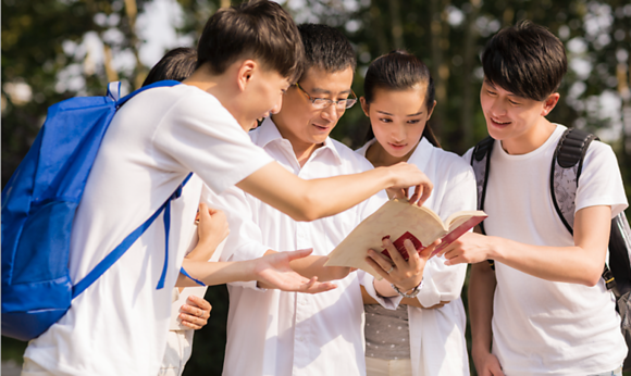 從基本均衡向優(yōu)質(zhì)均衡邁進(jìn)——我國多舉措部署推進(jìn)義務(wù)教育優(yōu)質(zhì)均衡發(fā)展 從基本均衡向優(yōu)質(zhì)均衡邁進(jìn)——我國多舉措部署推進(jìn)義務(wù)教育優(yōu)質(zhì)均衡發(fā)展