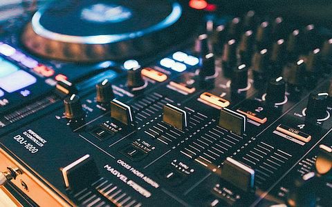 進(jìn)一步優(yōu)化營商環(huán)境扶持集成電路產(chǎn)業(yè)高質(zhì)量發(fā)展工作舉措政策解讀 進(jìn)一步優(yōu)化營商環(huán)境扶持集成電路產(chǎn)業(yè)高質(zhì)量發(fā)展工作舉措政策解讀