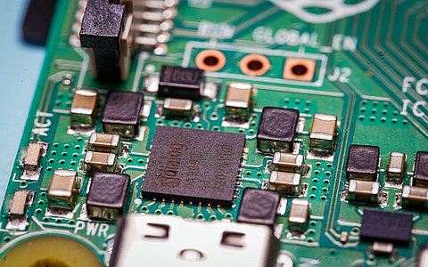 中國移動發(fā)布基于RISC-V架構(gòu)的全國產(chǎn)化衛(wèi)星通信芯片